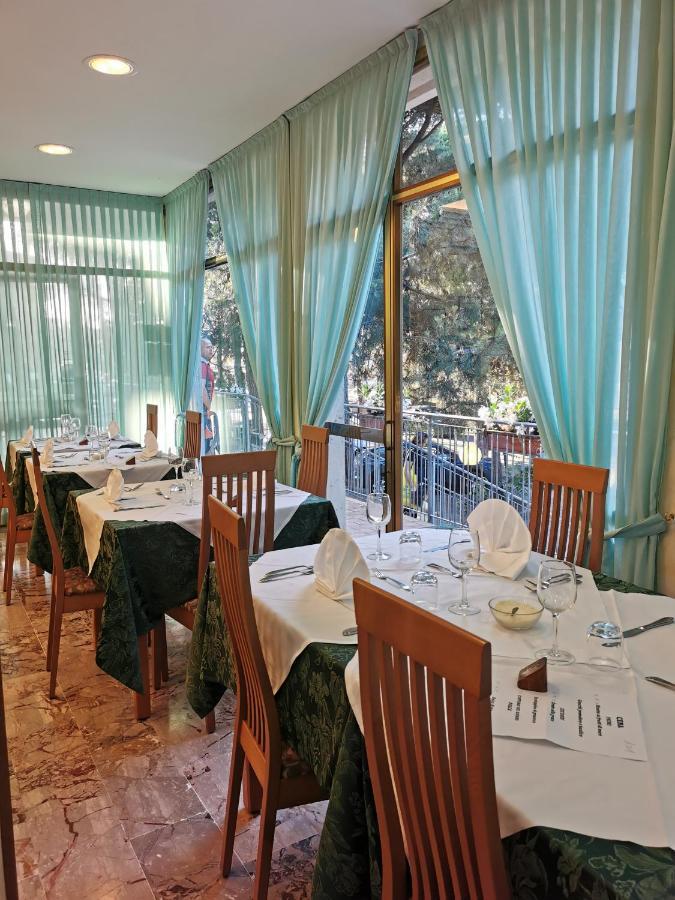 Hotel Pine Beach Rosolina Mare Eksteriør bilde