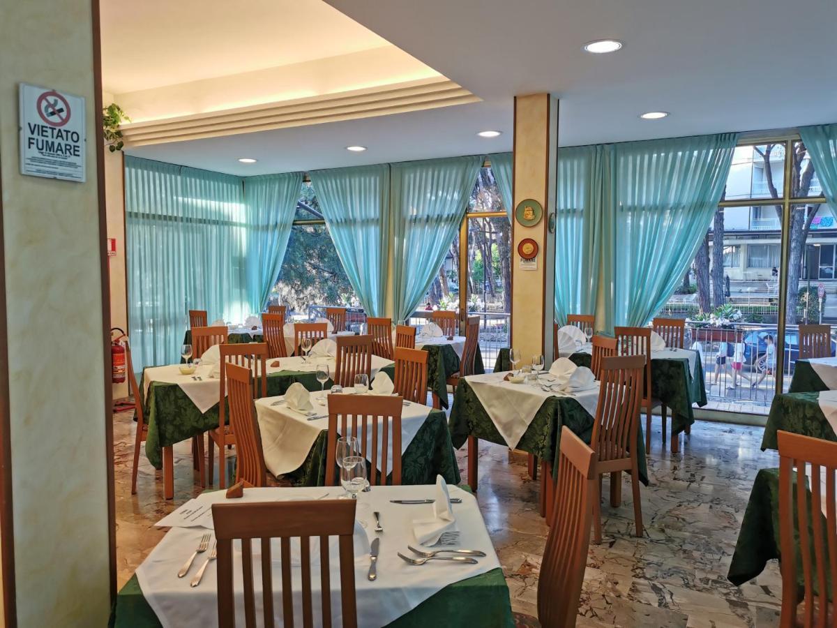 Hotel Pine Beach Rosolina Mare Eksteriør bilde