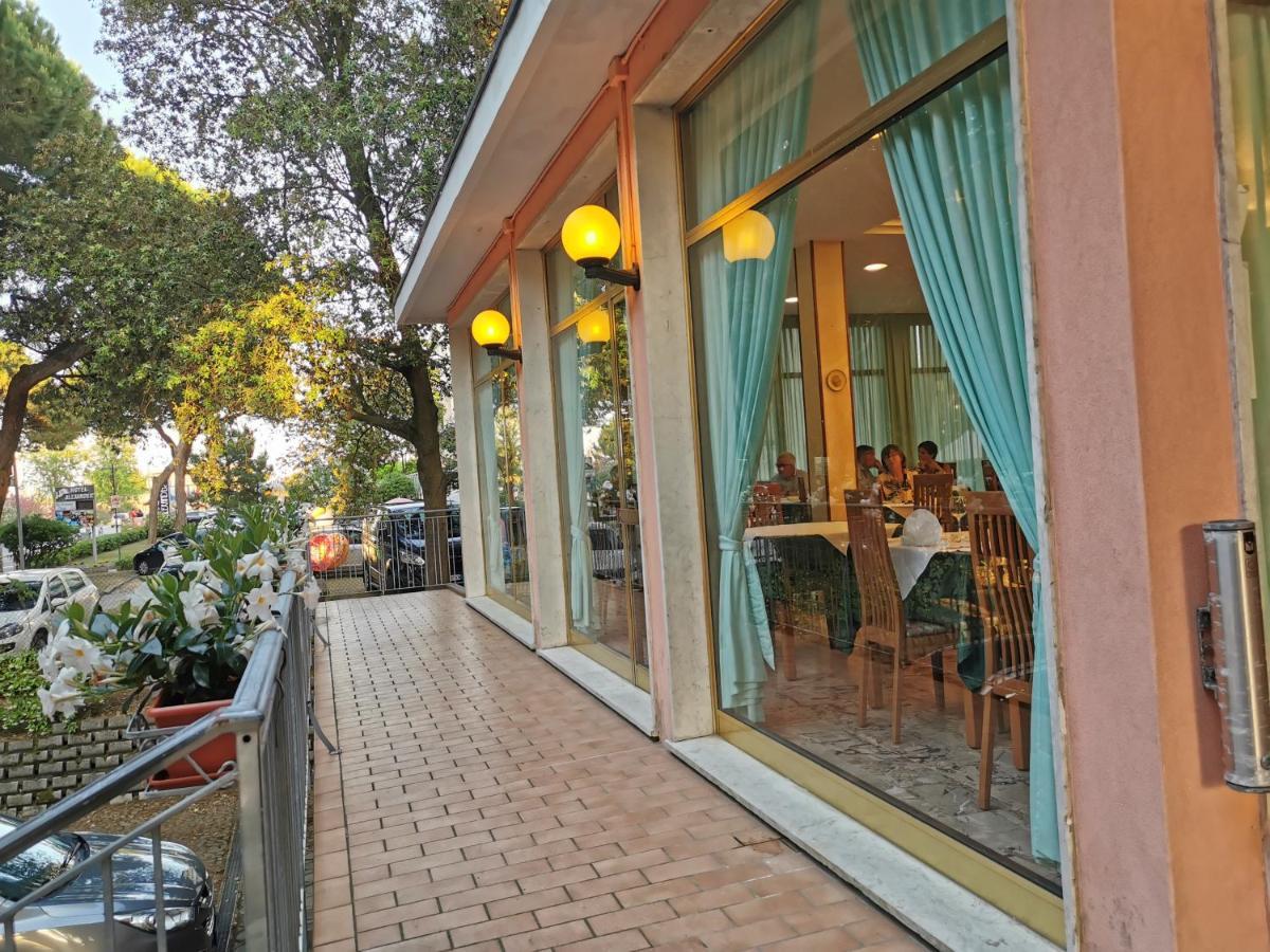Hotel Pine Beach Rosolina Mare Eksteriør bilde