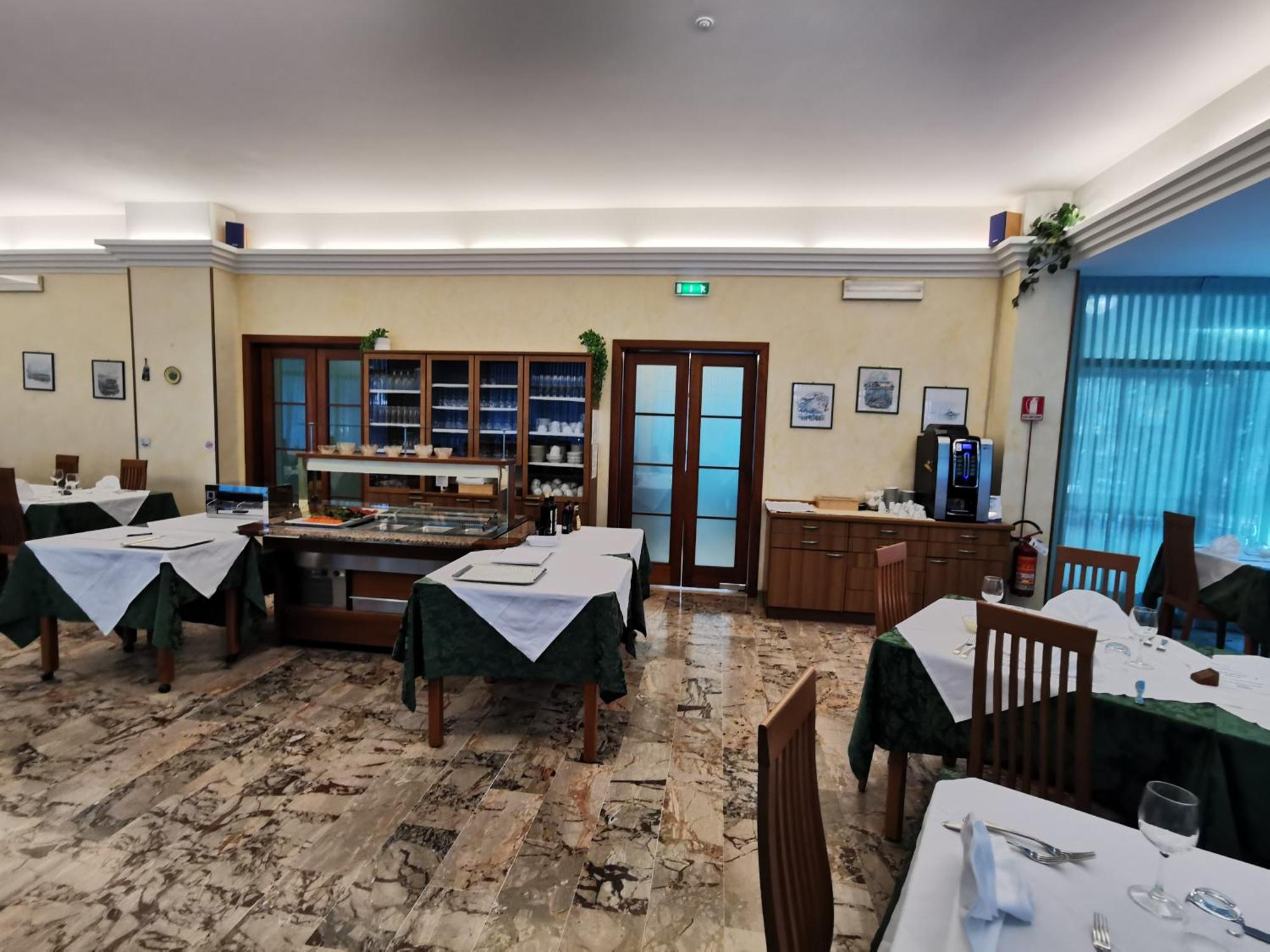 Hotel Pine Beach Rosolina Mare Eksteriør bilde