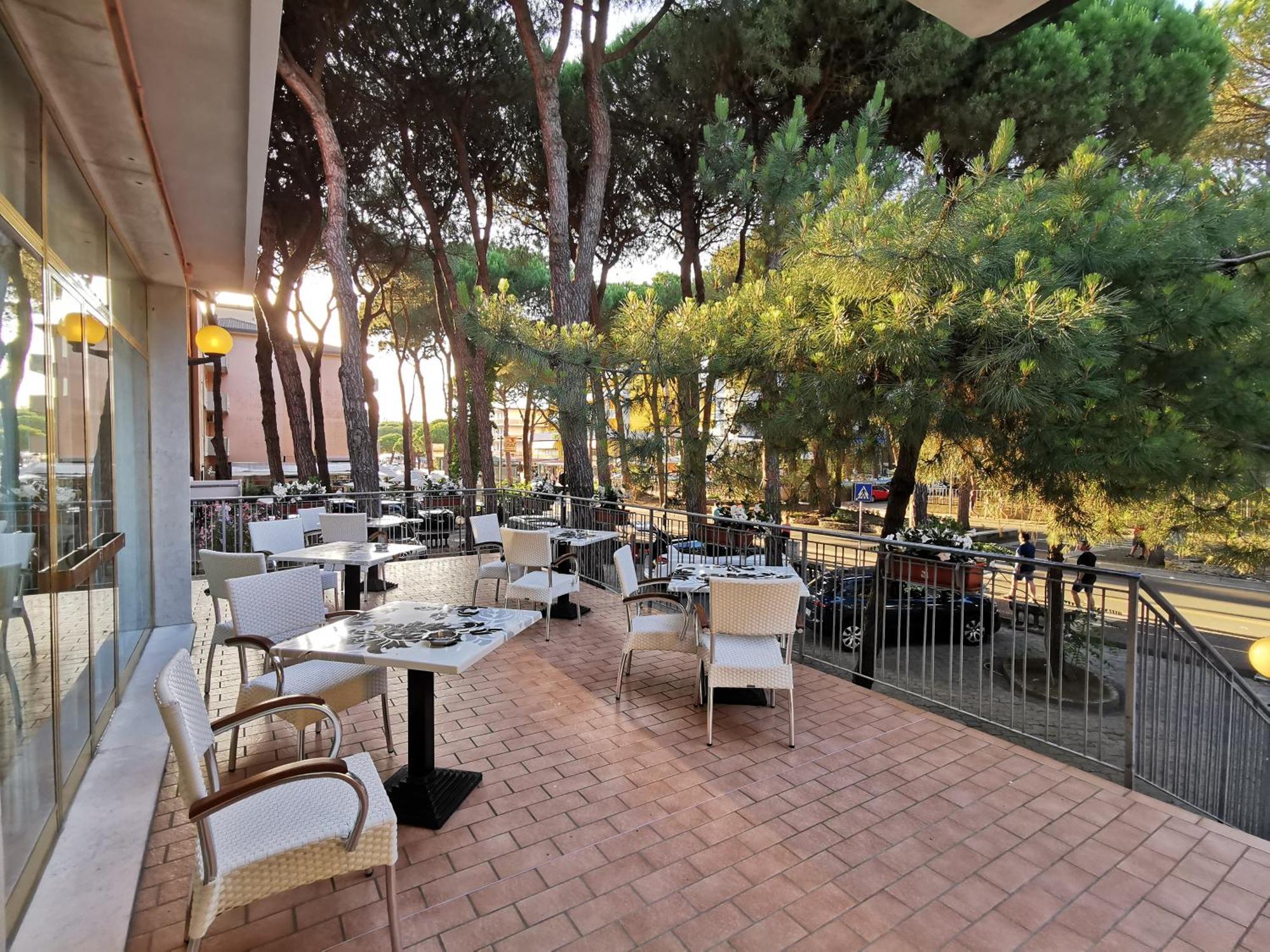 Hotel Pine Beach Rosolina Mare Eksteriør bilde