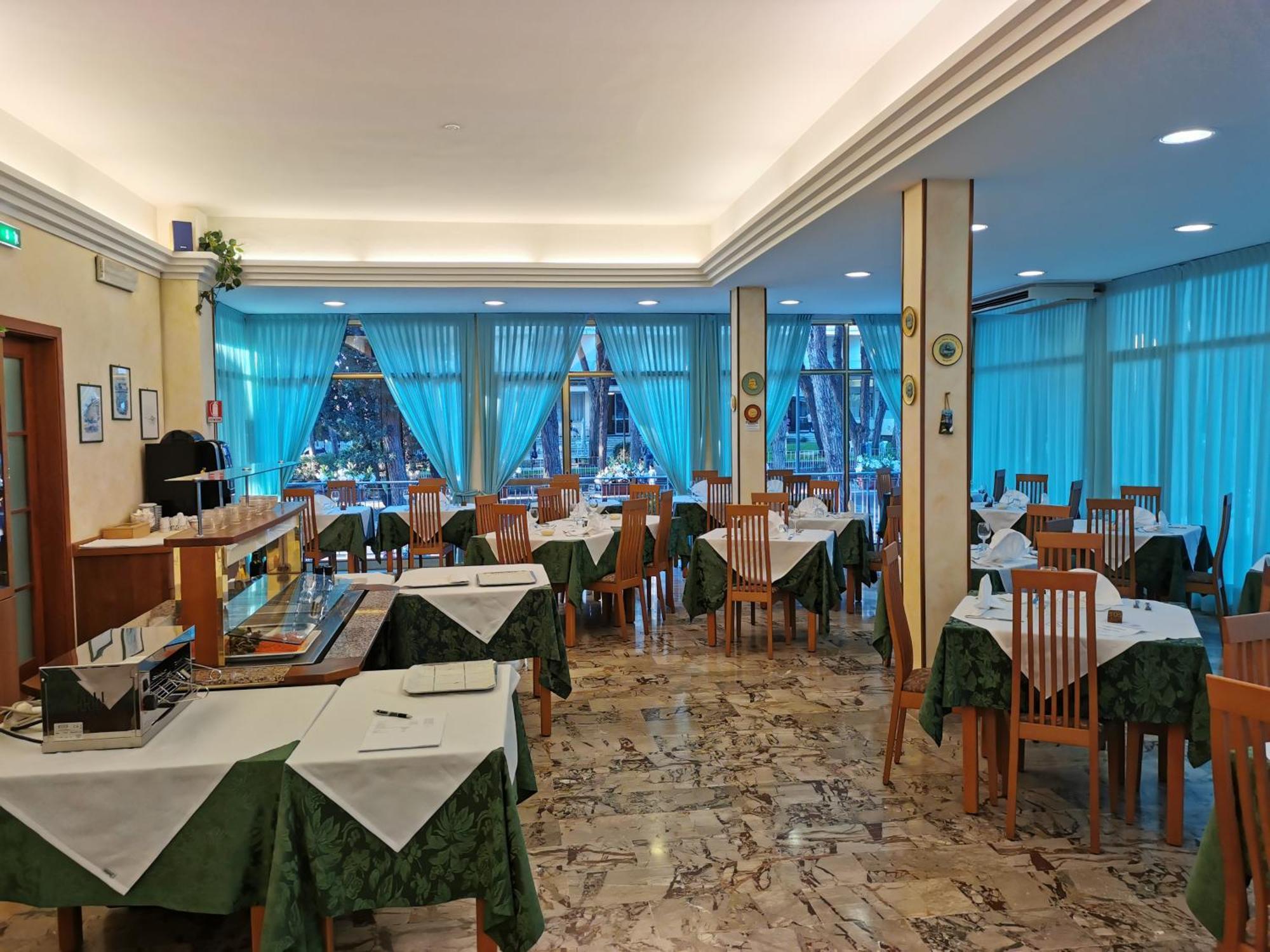Hotel Pine Beach Rosolina Mare Eksteriør bilde
